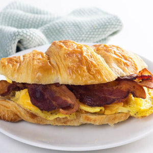 Croissant w/ egg & bacon